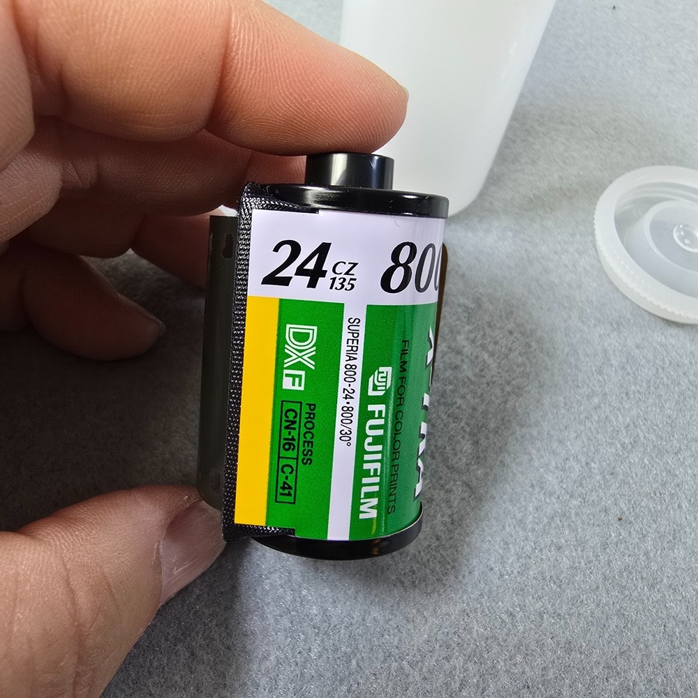 Fujifilm Superia X-TRA 800 ISO 35mm Color Negative Film Roll with 24 Exposures